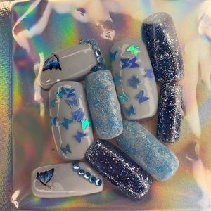 Press on nails (short)